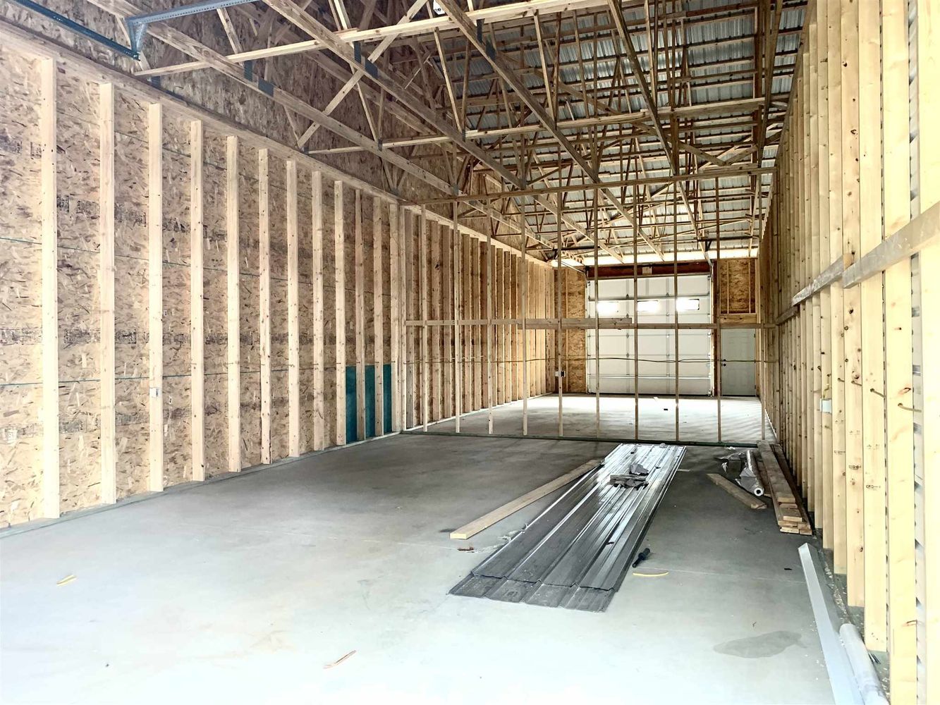 1690 E 700 S, Wolcottville, IN 46795